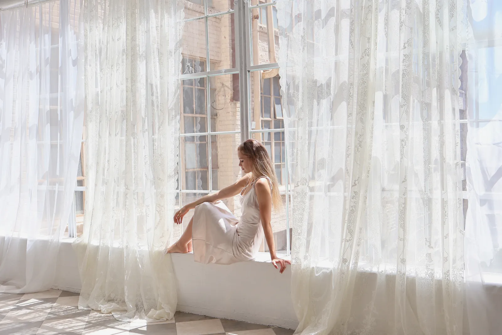 PARISIAN CHIC MODERN studio photo 12